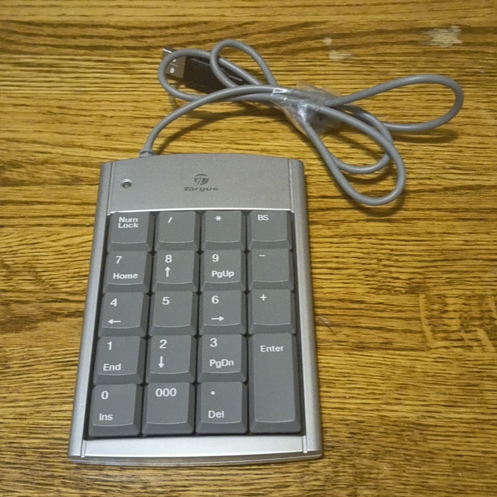 Targus Silver USB Numeric Keypad - Picture 2 of 5